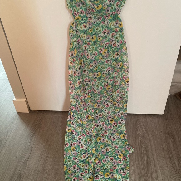 Beautiful light  stylish midi halter dress with 2 slits in front . Super sexy - Picture 3 of 3